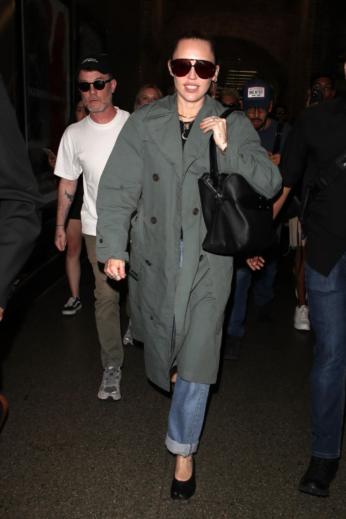 Miley Cyrus wearing Tabi pumps. London, 2025. Getty Images.